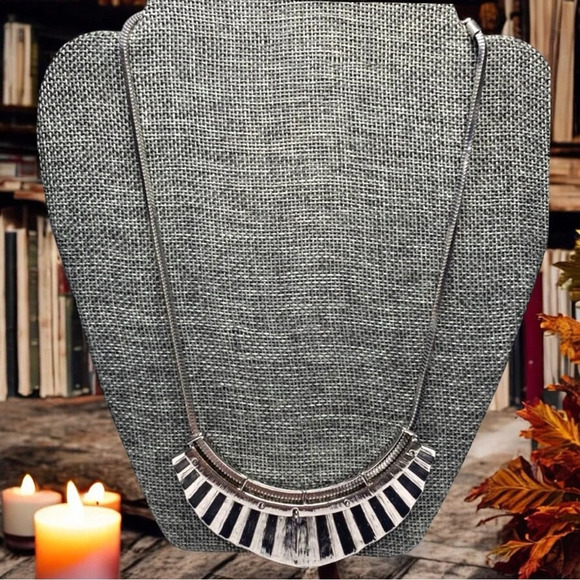 Silver Statement Necklace with Geometric Pendant - Picture 3 of 7